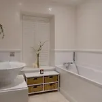 Sandringham House 度假居 圣赫利尔泽西